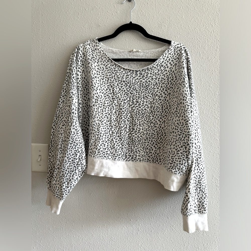 A1-421 Main strip leopard print light off the shoulder sweatshirt size medium
